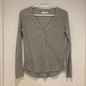 Treasure & Bond Henley V-Neck Longsleeve Top
